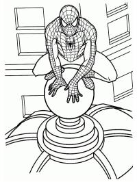 Spindelmannen klättrar ovanpå en byggnad